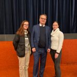 19 cesky velvyslanec T. Kafka s vitezkami souteze Spolecne v Evrope D. Sonkovou a K. Suchou